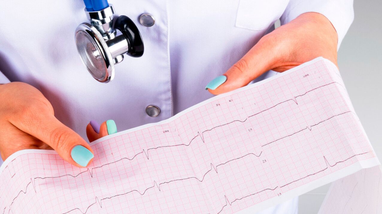 I pazienti ipertesi devono monitorare le loro condizioni cardiache utilizzando un ECG